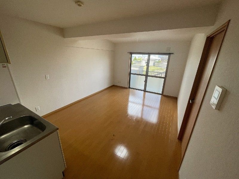 Oasis Carrot 2LDK Apartment for Rent in Itoman, Okinawa - Thumbnail 3