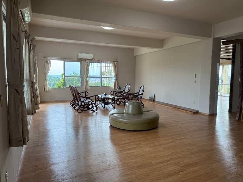 Customizable 3LDK House on Large Hilltop Plot in Nishihara, Okinawa - Thumbnail 2