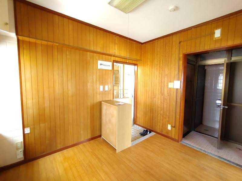 Co-op Mitsutomo 3-D: 2DK Apartment for Rent in Yonabaru, Okinawa - Thumbnail 3