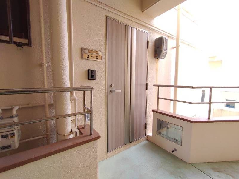 Co-op Mitsutomo 3-D: 2DK Apartment for Rent in Yonabaru, Okinawa - Image 1
