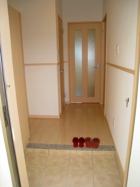 Lavien Rose 2LDK Apartment for Rent in Yomitan, Okinawa - Thumbnail 3