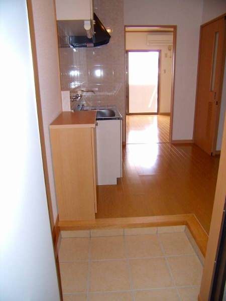 LOOP 1K Apartment for Rent in Naha City, Okinawa - Pet Friendly - Thumbnail 3
