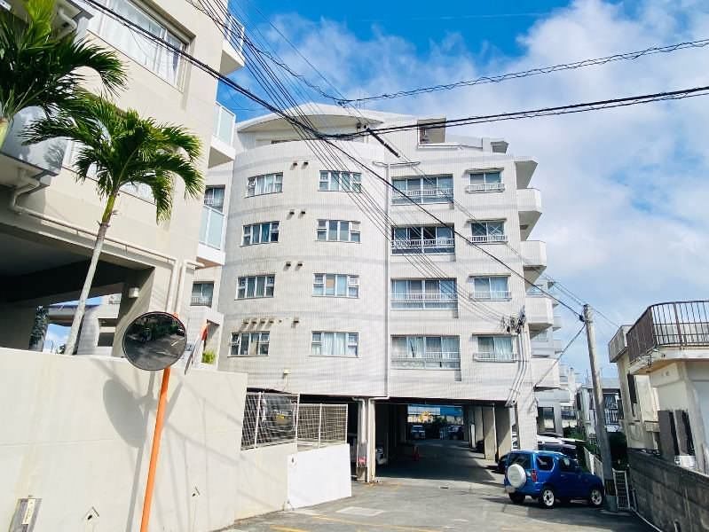 Renovated 3LDK Apartment for Sale in Okinawa City - Thumbnail 3