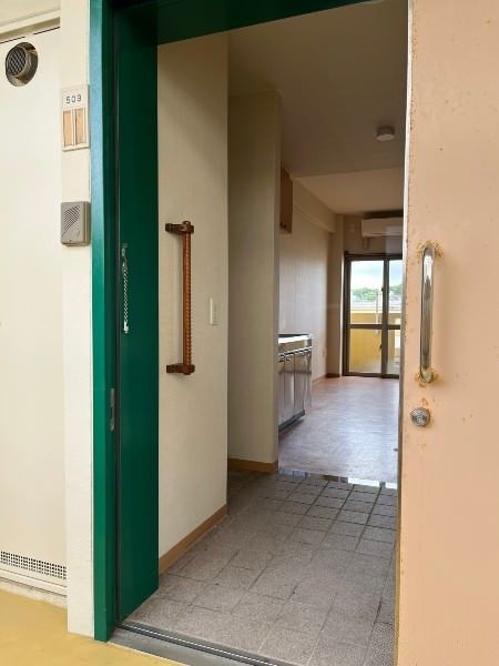 Senior 1R Apartment with Elevator in Urasoe, Okinawa - Thumbnail 4