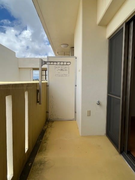 Senior 1R Apartment with Elevator in Urasoe, Okinawa - Thumbnail 3