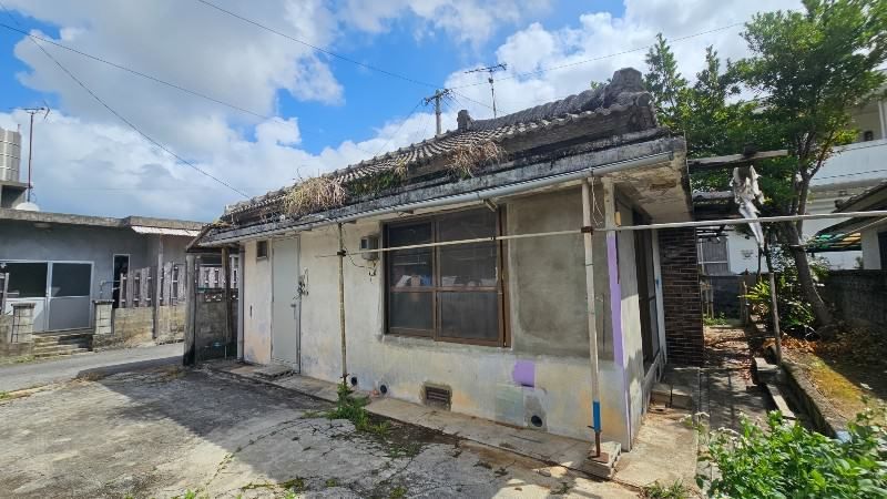 2-Unit Set Property with Okinawan Roof Tiles in Nago City - Thumbnail 3