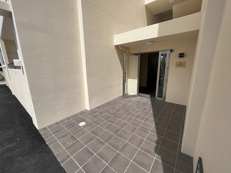 Modern 3DK Apartment in Yomitan Village, Okinawa - 58 sqm - Thumbnail 4