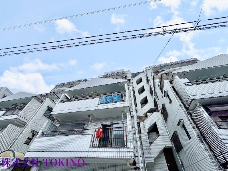 Top Floor 4LDK Apartment in Nagata, Naha, Okinawa - Image 1