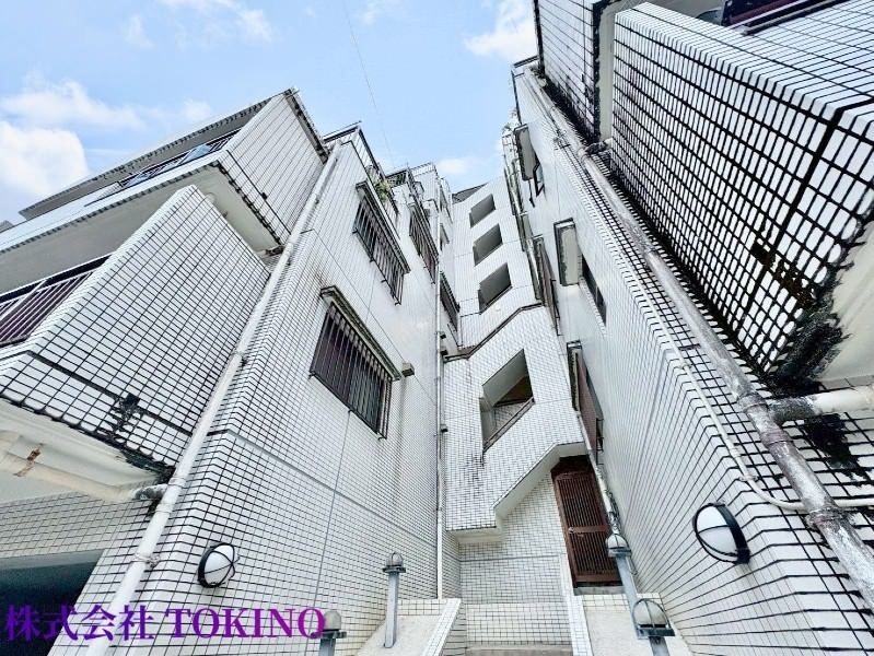 Top Floor 4LDK Apartment in Nagata, Naha, Okinawa - Thumbnail 2