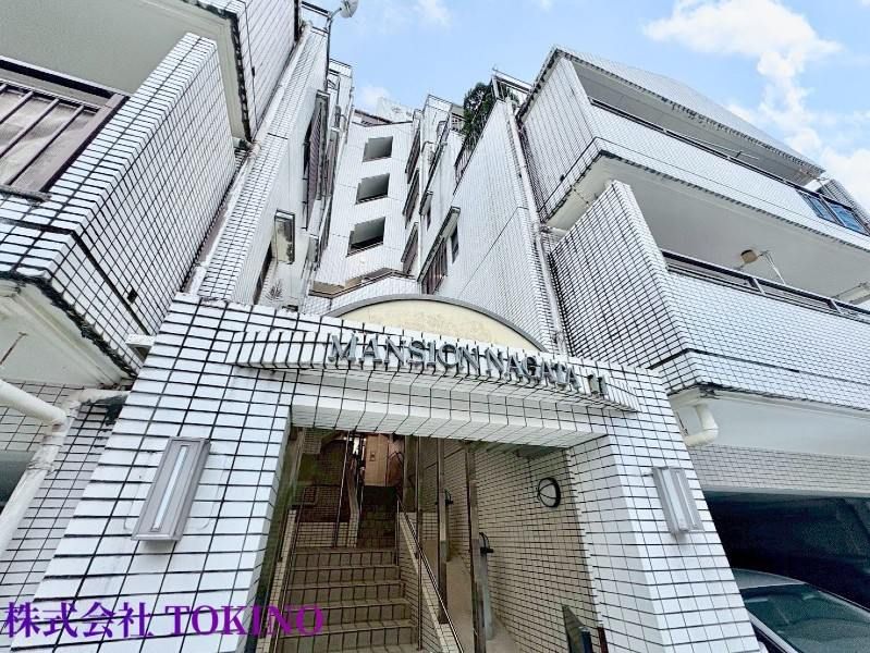 Top Floor 4LDK Apartment in Nagata, Naha, Okinawa - Thumbnail 3