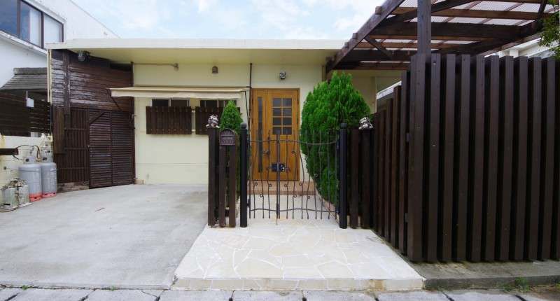 2LDK Renovated House for Rent in Okinawa City, Awase - Thumbnail 2