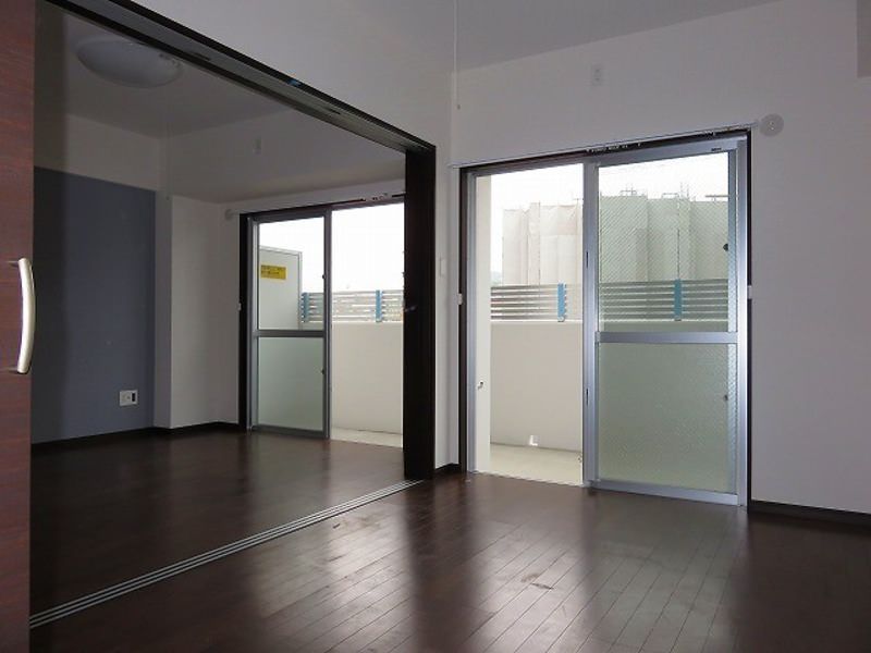 2LDK Apartment for Rent in Higashihama, Yonabaru, Okinawa - Thumbnail 4