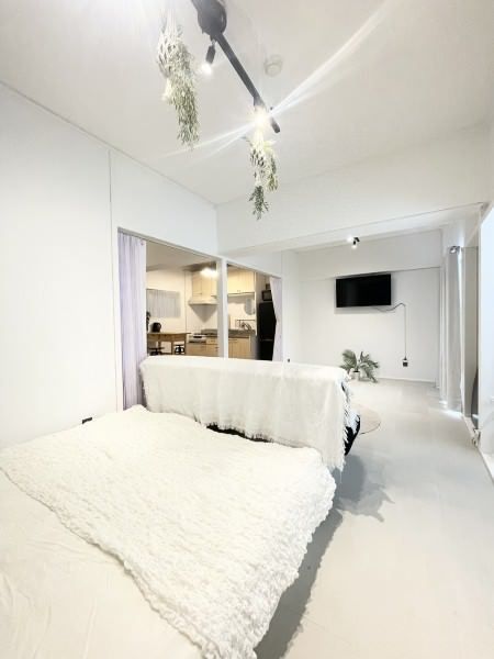 Renovated 1DK Apartment for Sale Near Omoromachi Station, Naha - Thumbnail 3