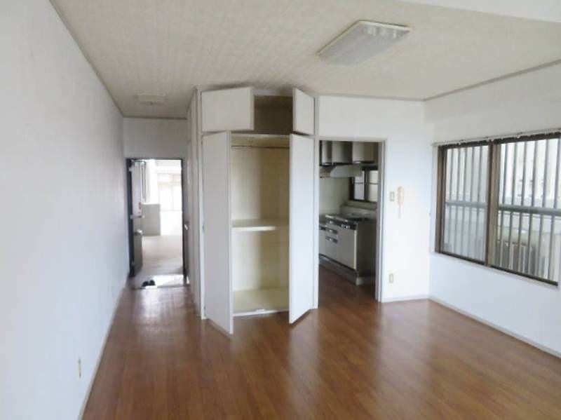 1R Apartment for Rent in Kiyuna, Ginowan City, Okinawa - Thumbnail 2