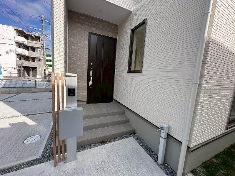 New 2025 4LDK House with 4 Car Parking in Uruma, Okinawa - Thumbnail 3