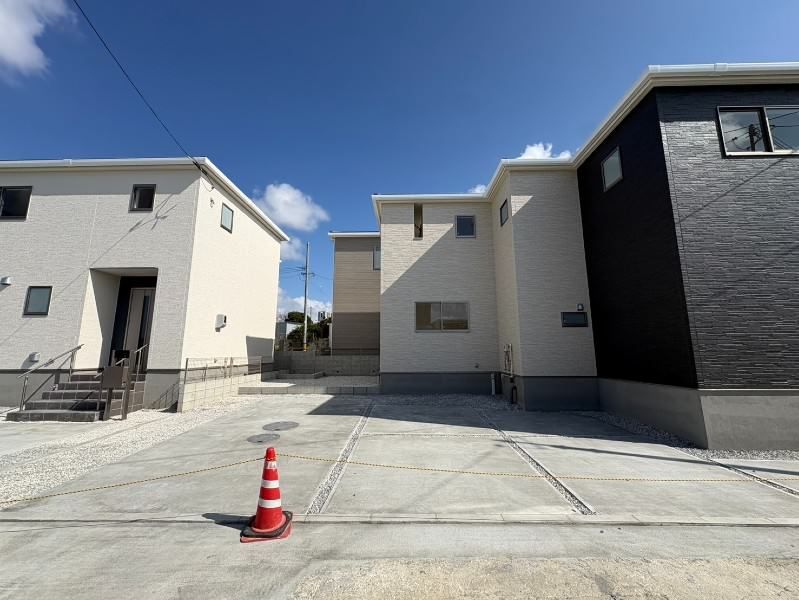New 3LDK House in Itoman, Okinawa with Walk-in Closet & 3 Car Parks - Thumbnail 2