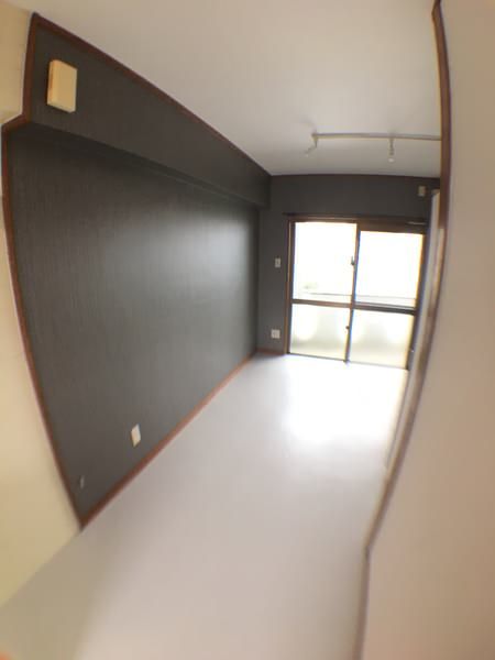 Top-Floor 1R Studio with Free Internet in Ginowan, Okinawa - Thumbnail 4