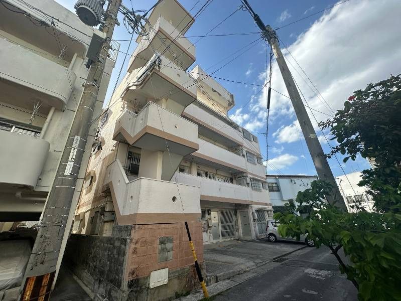 2DK Apartment for Rent in Kagamihara, Naha City - Thumbnail 2