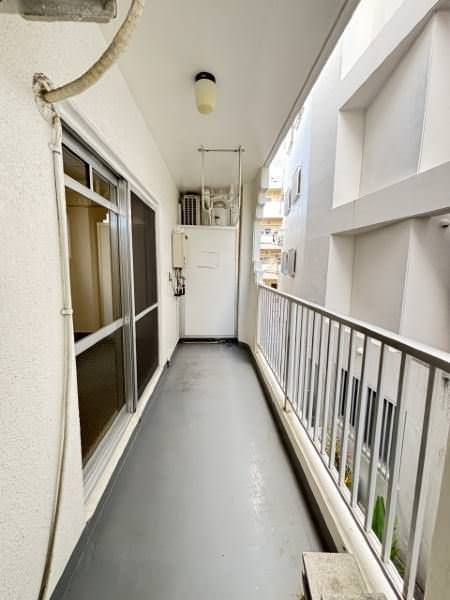 1DK Apartment for Rent in Urasoe, Okinawa with Free Internet & Parking - Thumbnail 2