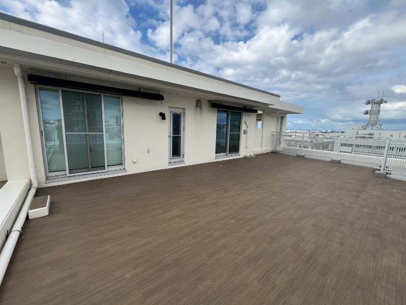 Top-Floor 4LDK Condo with Ocean View in Naha Omoromachi - Thumbnail 3