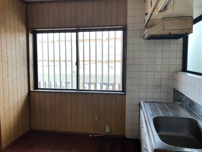2DK Corner Apartment for Rent in Urasoe, Okinawa - Thumbnail 3