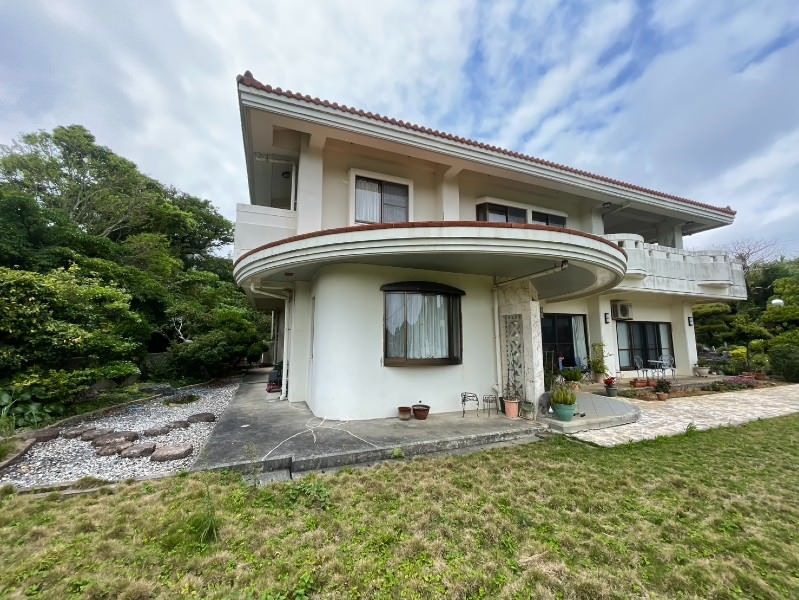 7LDK RC House with Garden and Field in Kitanakagusuku, Okinawa - Thumbnail 2