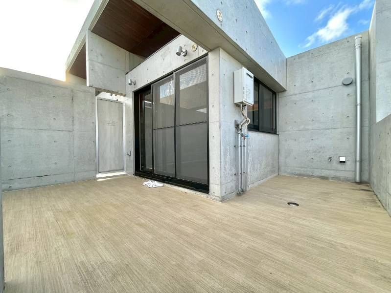 Spacious 2LDK Pet-Friendly Apartment for Rent in Ginowan, Okinawa - Thumbnail 2