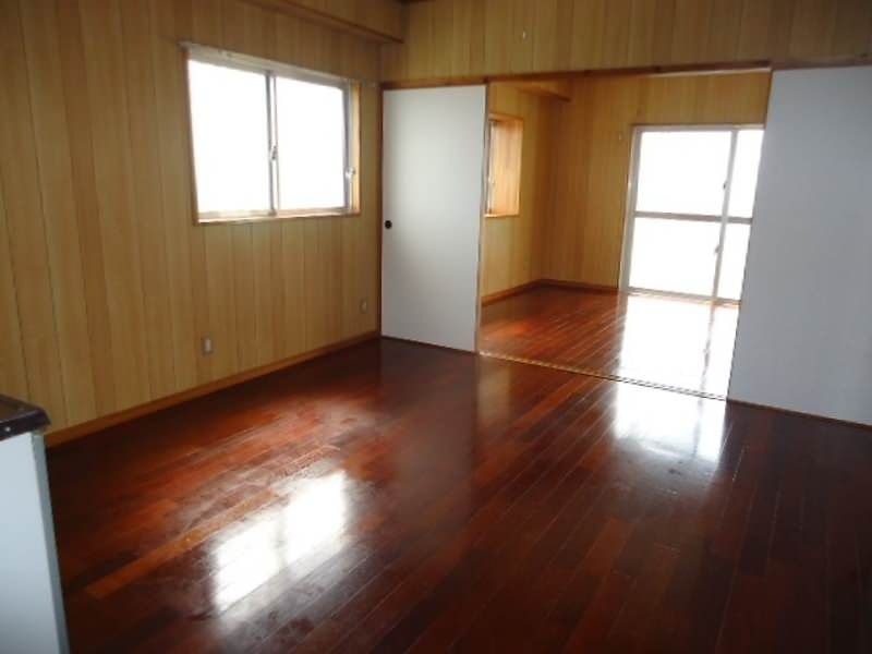 2DK Apartment for Rent in Itoman, Okinawa - 46 sqm - Thumbnail 2