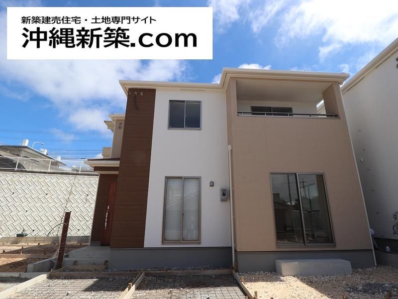 New 4LDK House for Sale in Okinawa City with Parking - Image 1