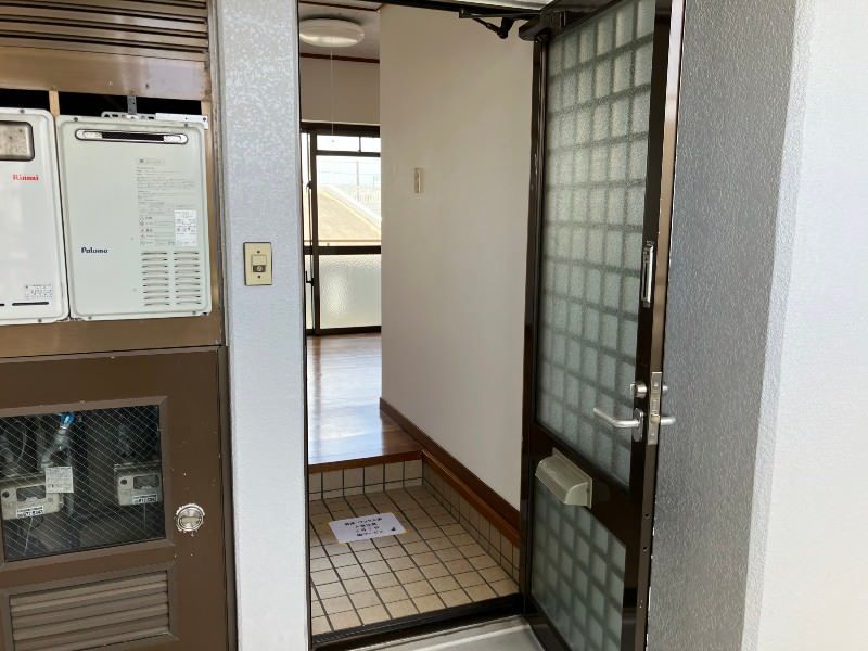 1R Apartment for Rent in Nishihara, Urasoe City, Okinawa - Thumbnail 2