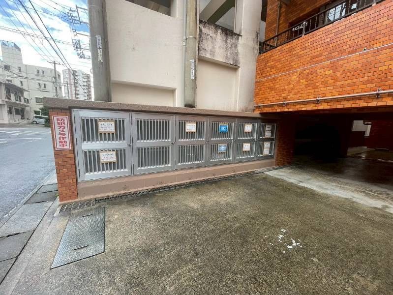 Renovated 1LDK Apartment in Lions Mansion Tomari, Naha - Thumbnail 2