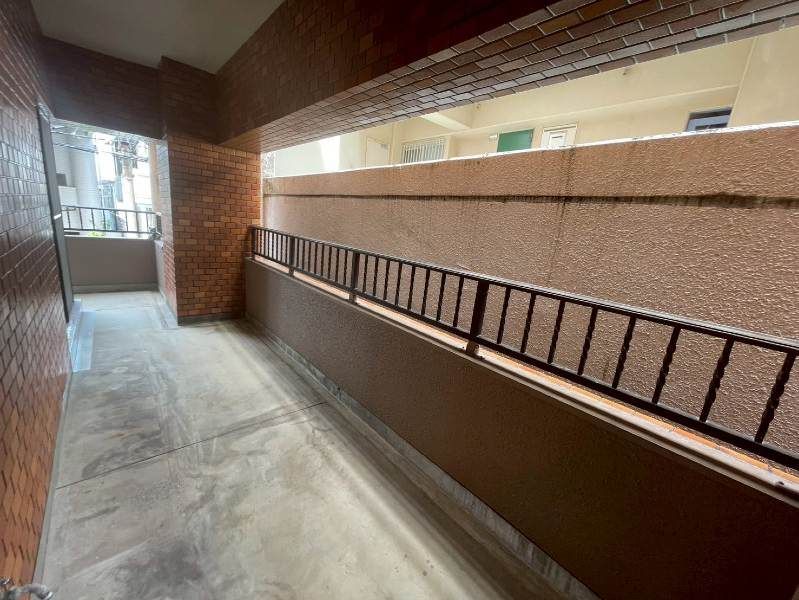 Renovated 1LDK Apartment in Lions Mansion Tomari, Naha - Thumbnail 3