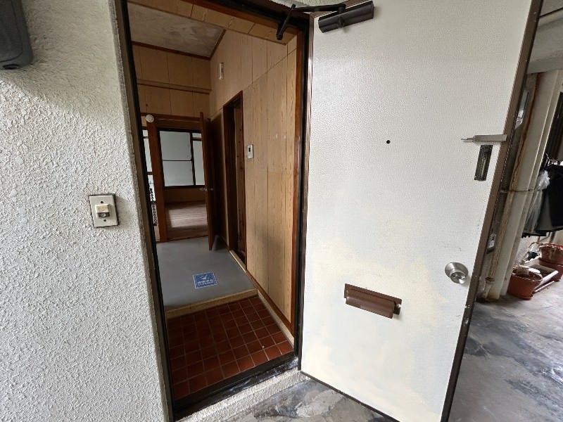 2DK Apartment for Rent in Yonabaru, Okinawa - 37,000 Yen - Thumbnail 3