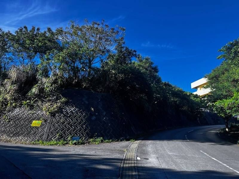 1,390 sqm Development Land with Ocean Views in Nanjo City, Okinawa - Thumbnail 2
