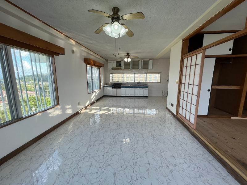 Ocean View 2LDK Apartment in Kitakagusuku, Okinawa - Thumbnail 3