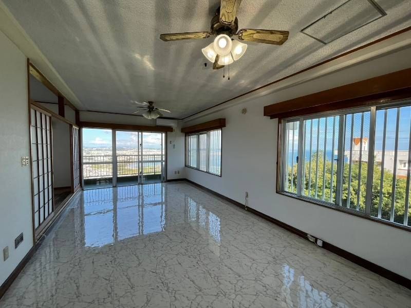 Ocean View 2LDK Apartment in Kitakagusuku, Okinawa - Thumbnail 2