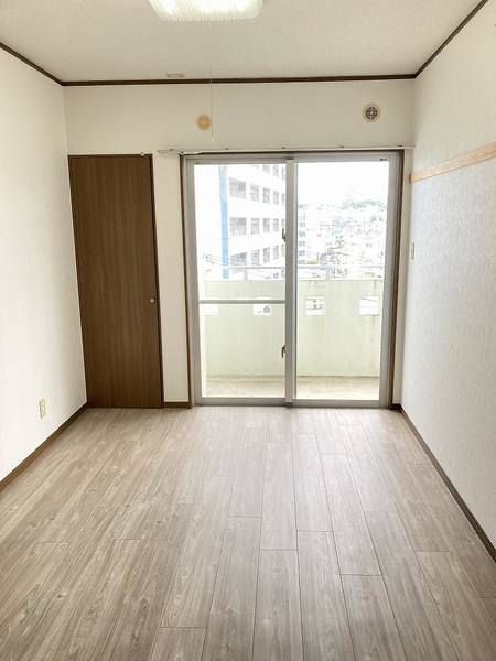 2DK Apartment for Rent in Urasoe, Okinawa - 43 sqm - Thumbnail 3
