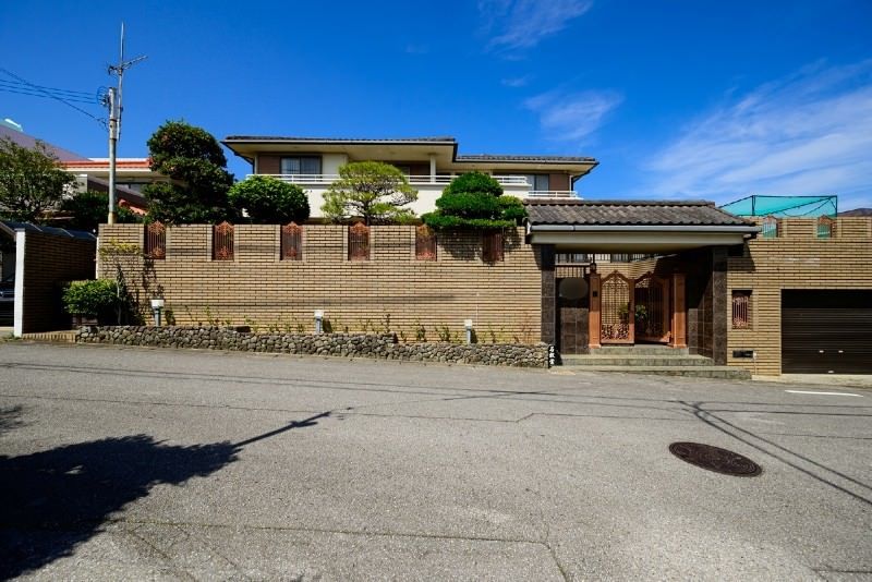 7LDK House with Large Garden for Sale in Uruma City, Okinawa - Thumbnail 2