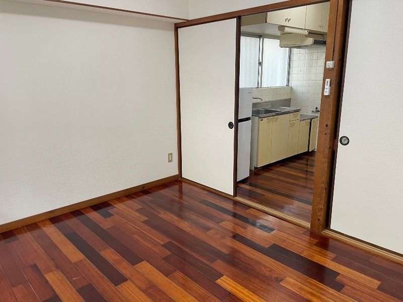 1K Apartment for Rent in Minamiuehara, Nakagusuku Village, Okinawa - Thumbnail 3