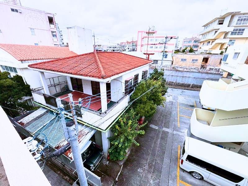 5LDK Red-Tiled House in Shuri, Naha | 5 Parking Spaces - Thumbnail 2