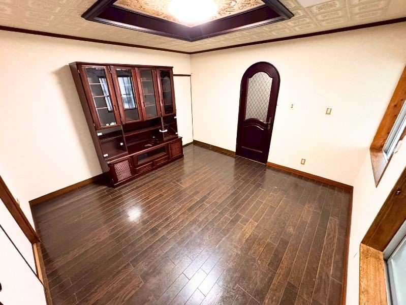 5LDK Red-Tiled House in Shuri, Naha | 5 Parking Spaces - Thumbnail 4