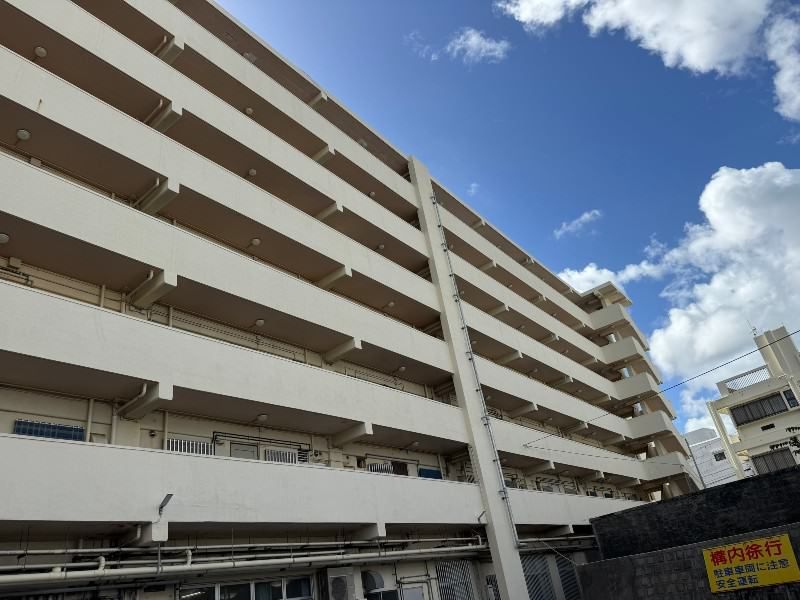 Refurbished 3DK Corner Apartment in Naha, Okinawa for Sale - Thumbnail 2
