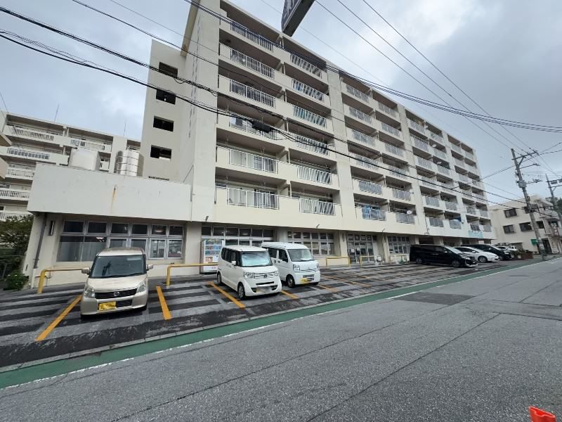 Refurbished 3DK Corner Apartment in Naha, Okinawa for Sale - Thumbnail 3