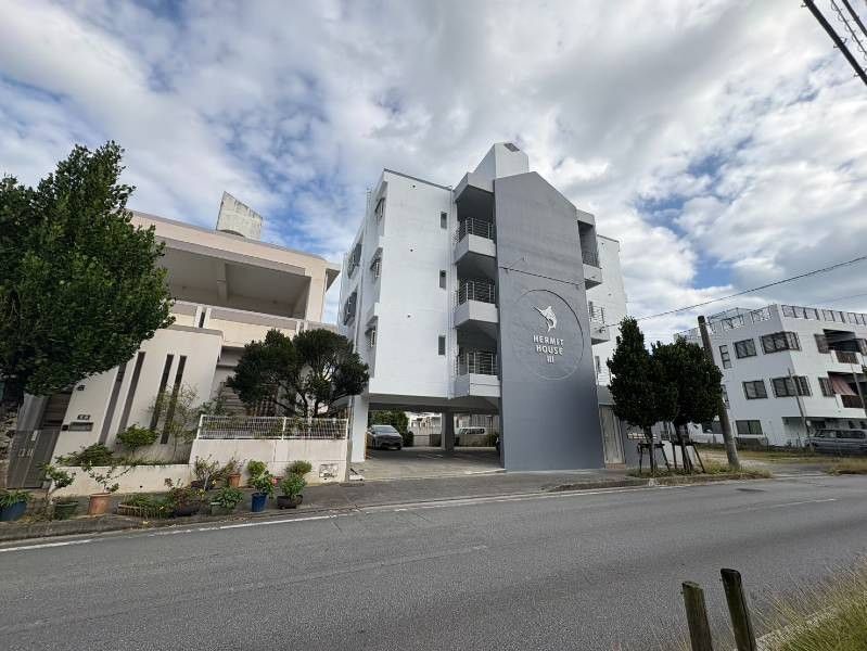 Hermit House III 1K Apartment for Rent in Okinawa City - Thumbnail 2
