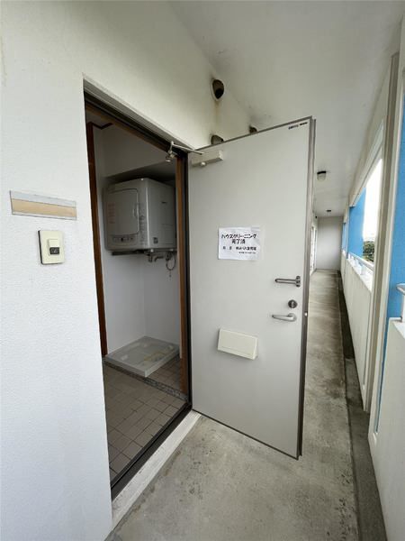 1R Apartment for Rent in Tomigusuku, Okinawa with Free Internet - Thumbnail 4