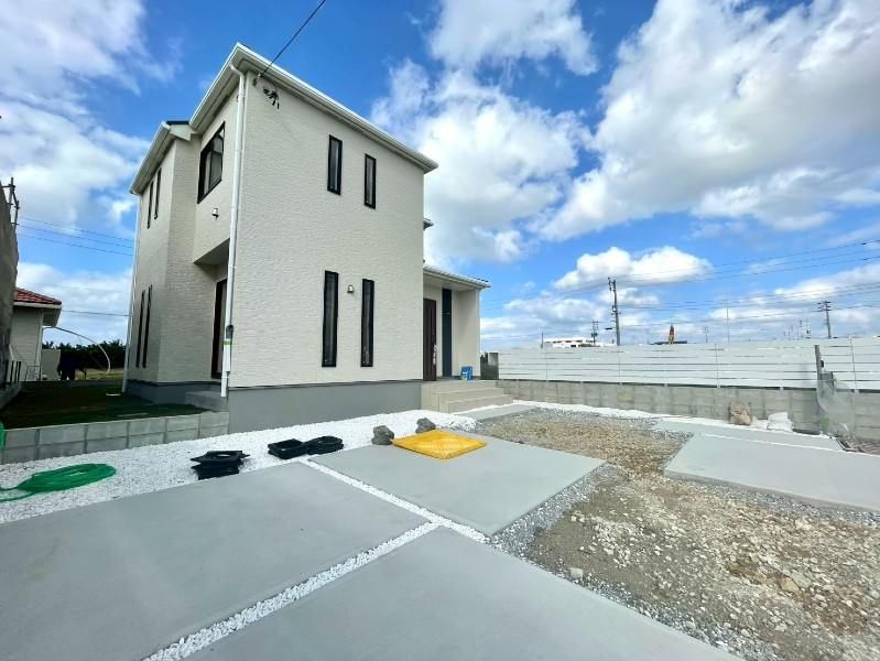 New 4LDK House in Yomitan Village Okinawa with 3 Car Parking - Thumbnail 2