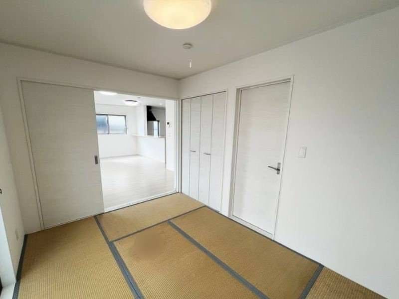 Spacious 4LDK House in Itoman with Parking for Five - Thumbnail 3
