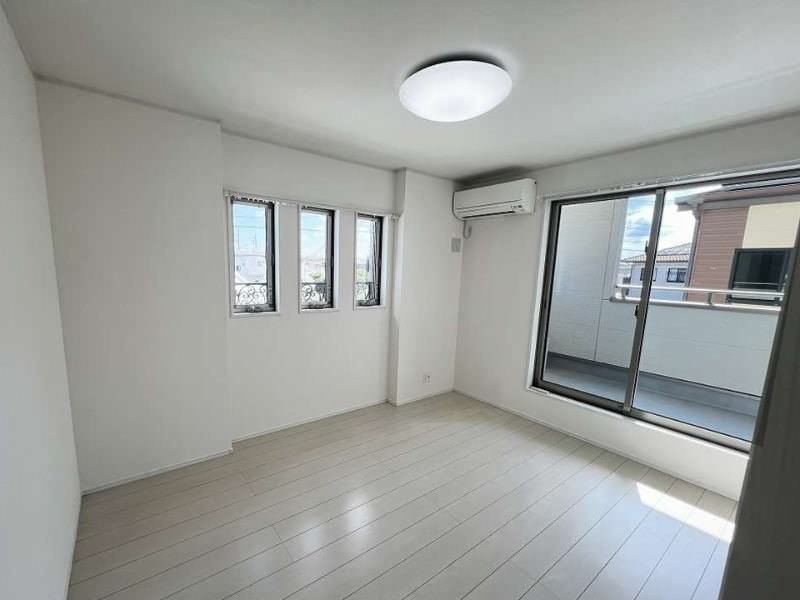 Spacious 4LDK House in Itoman with Parking for Five - Thumbnail 4