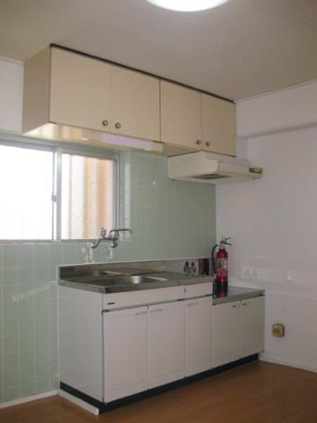 2DK Rental Apartment in Yomitan Village, Okinawa | 35,000 Yen - Thumbnail 2