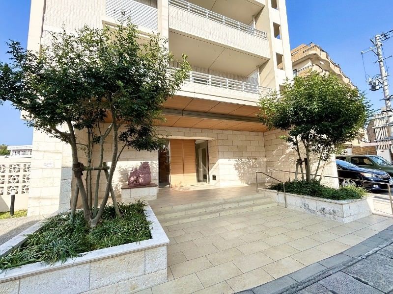 Lions Naha Mihara Grand Fort 3LDK Apartment for Sale in Naha - Thumbnail 2